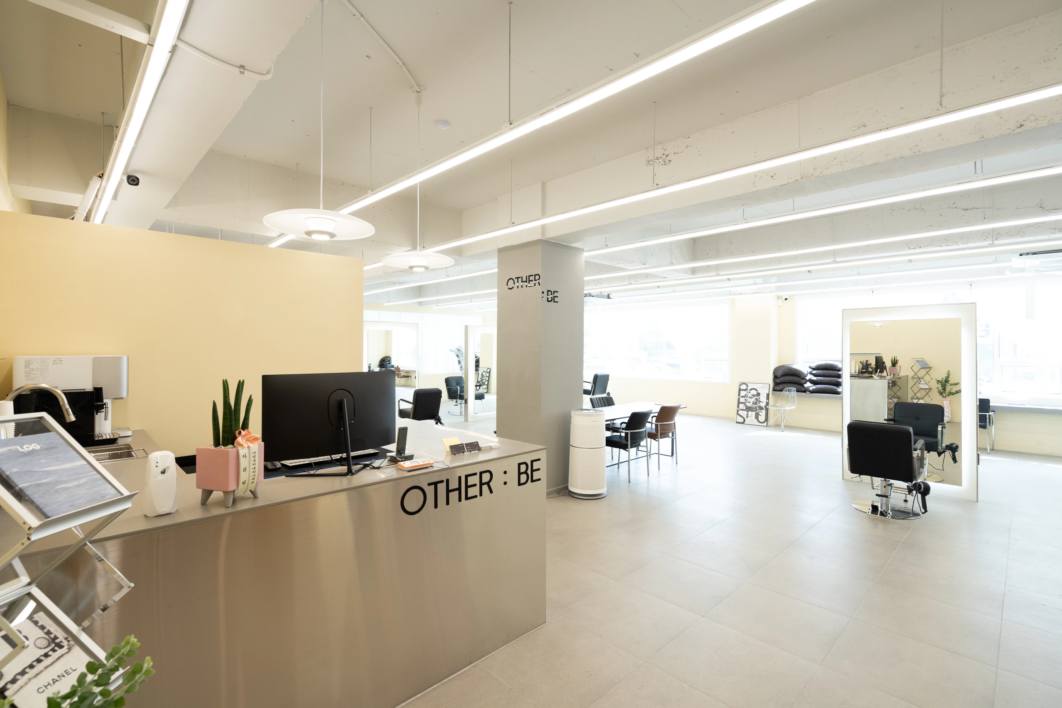 아더비 헤어샵 image 1